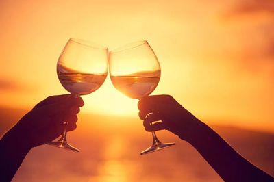 敬2019一杯酒,我先干为敬!